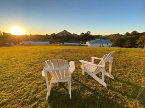 COOROY Old World Charm, - Amazing Views - Farm Stay